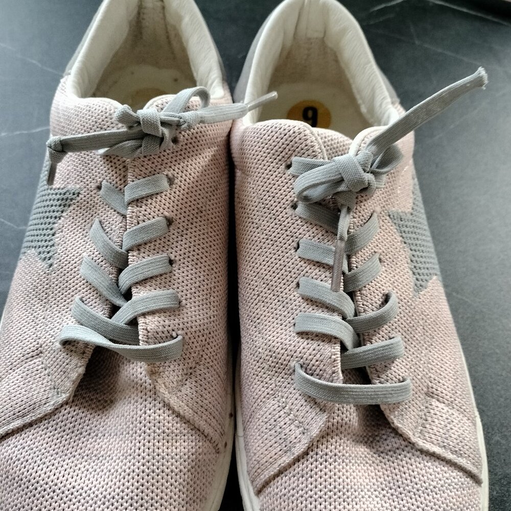 pink and grey star tennis shoes